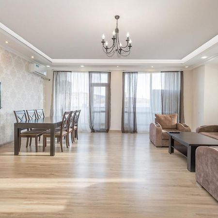 2 Bedrooms 2 Bathrooms Large And Lux Apartment Best Location Yerevan Exterior photo
