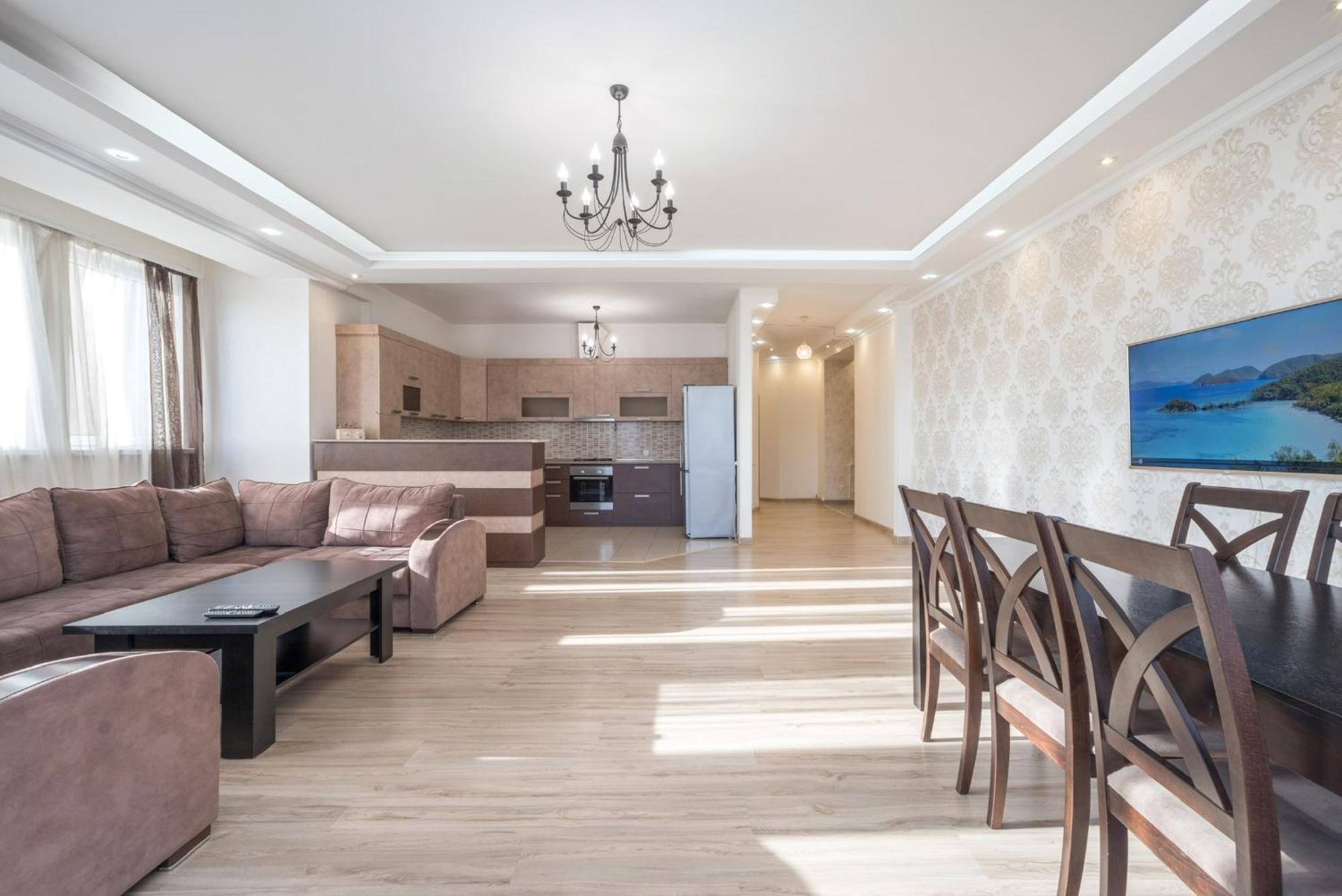 2 Bedrooms 2 Bathrooms Large And Lux Apartment Best Location Yerevan Exterior photo